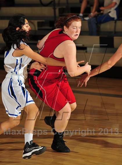 Thumbnail 2 in Dana Hills vs. Mount Si (MaxPreps Holiday Classic) photogallery.