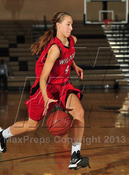 Thumbnail 1 in Dana Hills vs. Mount Si (MaxPreps Holiday Classic) photogallery.