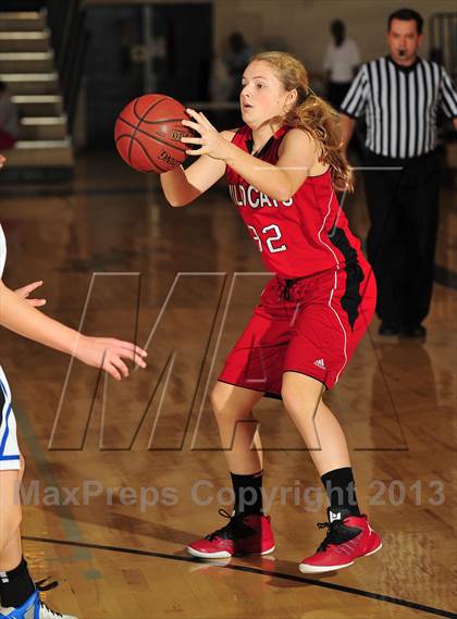 Thumbnail 3 in Dana Hills vs. Mount Si (MaxPreps Holiday Classic) photogallery.