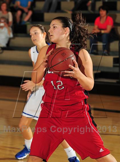 Thumbnail 3 in Dana Hills vs. Mount Si (MaxPreps Holiday Classic) photogallery.