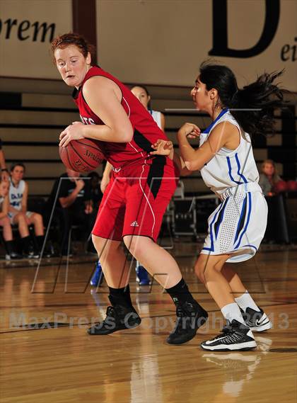 Thumbnail 1 in Dana Hills vs. Mount Si (MaxPreps Holiday Classic) photogallery.