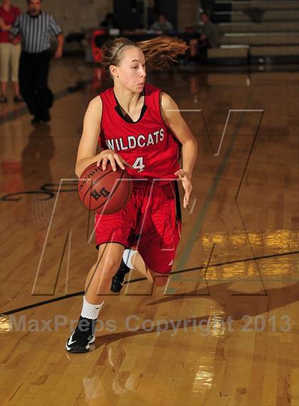Thumbnail 2 in Dana Hills vs. Mount Si (MaxPreps Holiday Classic) photogallery.