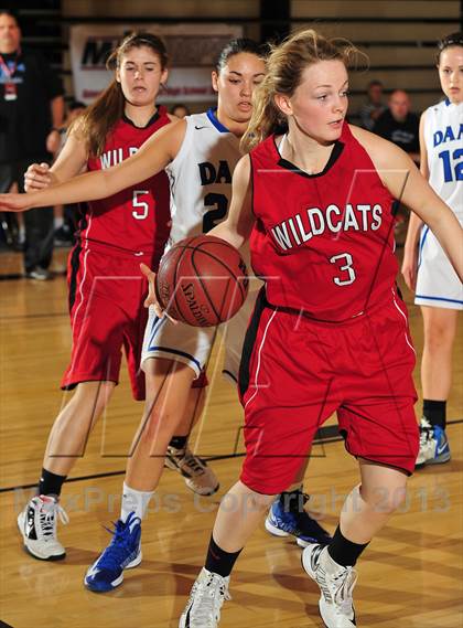 Thumbnail 3 in Dana Hills vs. Mount Si (MaxPreps Holiday Classic) photogallery.