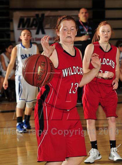 Thumbnail 2 in Dana Hills vs. Mount Si (MaxPreps Holiday Classic) photogallery.