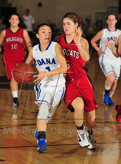 Thumbnail 3 in Dana Hills vs. Mount Si (MaxPreps Holiday Classic) photogallery.