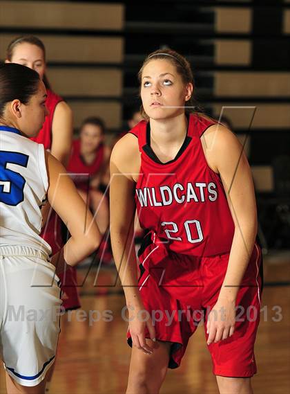 Thumbnail 1 in Dana Hills vs. Mount Si (MaxPreps Holiday Classic) photogallery.