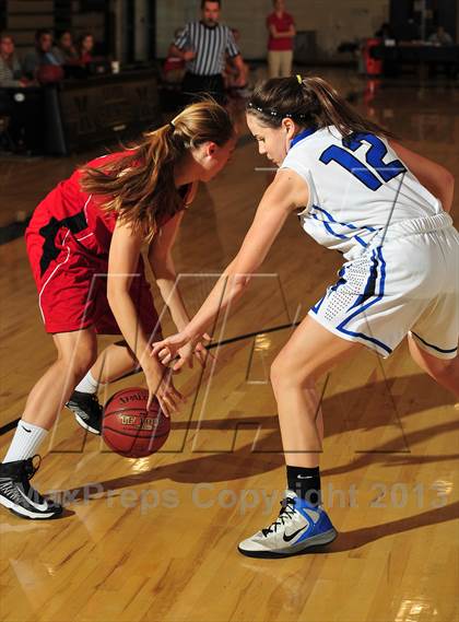 Thumbnail 1 in Dana Hills vs. Mount Si (MaxPreps Holiday Classic) photogallery.