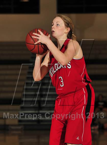 Thumbnail 2 in Dana Hills vs. Mount Si (MaxPreps Holiday Classic) photogallery.
