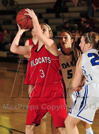 Thumbnail 3 in Dana Hills vs. Mount Si (MaxPreps Holiday Classic) photogallery.