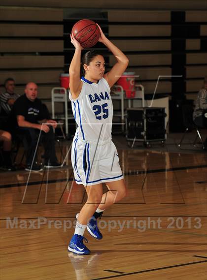 Thumbnail 1 in Dana Hills vs. Mount Si (MaxPreps Holiday Classic) photogallery.
