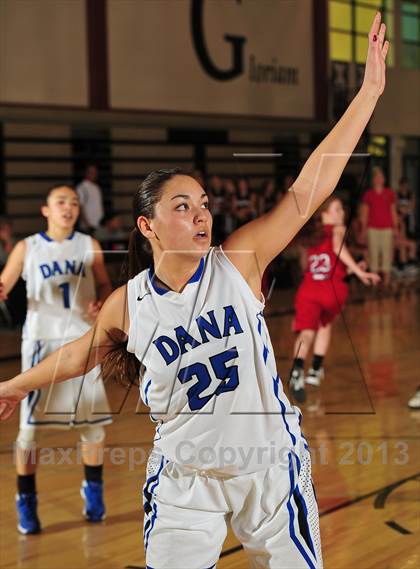 Thumbnail 3 in Dana Hills vs. Mount Si (MaxPreps Holiday Classic) photogallery.
