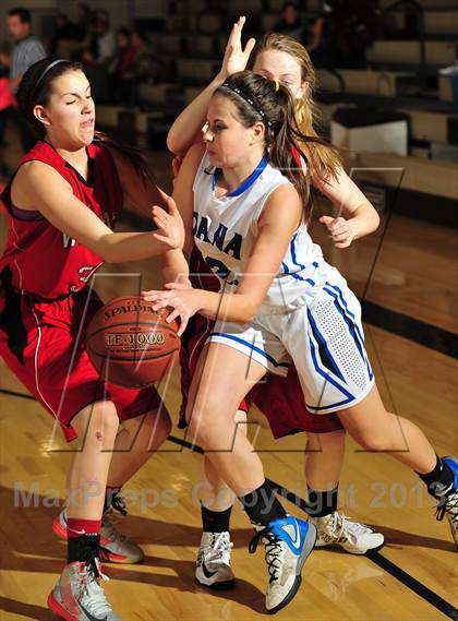 Thumbnail 2 in Dana Hills vs. Mount Si (MaxPreps Holiday Classic) photogallery.