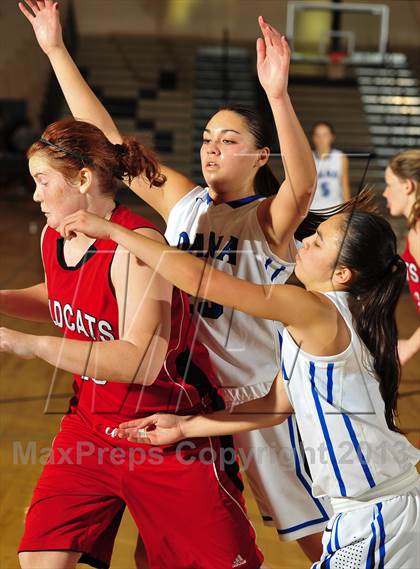 Thumbnail 2 in Dana Hills vs. Mount Si (MaxPreps Holiday Classic) photogallery.
