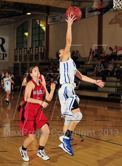Thumbnail 2 in Dana Hills vs. Mount Si (MaxPreps Holiday Classic) photogallery.