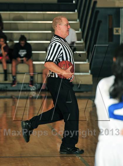 Thumbnail 1 in Dana Hills vs. Mount Si (MaxPreps Holiday Classic) photogallery.