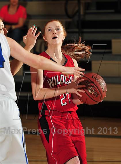 Thumbnail 2 in Dana Hills vs. Mount Si (MaxPreps Holiday Classic) photogallery.