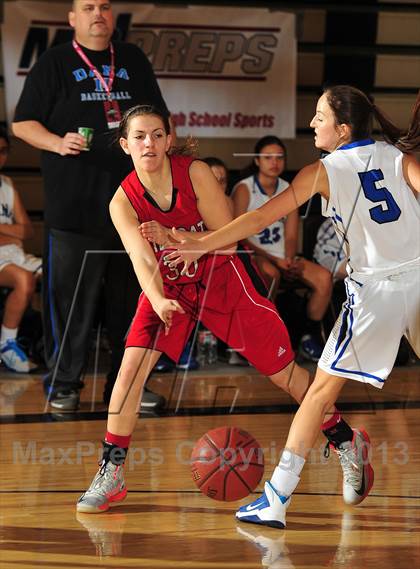 Thumbnail 2 in Dana Hills vs. Mount Si (MaxPreps Holiday Classic) photogallery.