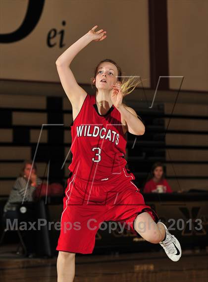 Thumbnail 2 in Dana Hills vs. Mount Si (MaxPreps Holiday Classic) photogallery.