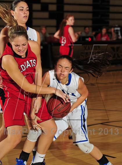 Thumbnail 2 in Dana Hills vs. Mount Si (MaxPreps Holiday Classic) photogallery.