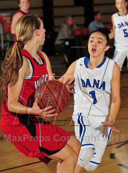 Thumbnail 3 in Dana Hills vs. Mount Si (MaxPreps Holiday Classic) photogallery.