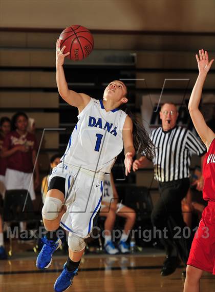 Thumbnail 1 in Dana Hills vs. Mount Si (MaxPreps Holiday Classic) photogallery.