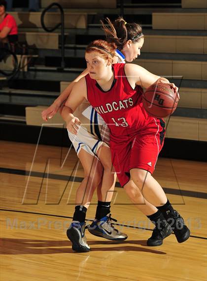 Thumbnail 2 in Dana Hills vs. Mount Si (MaxPreps Holiday Classic) photogallery.