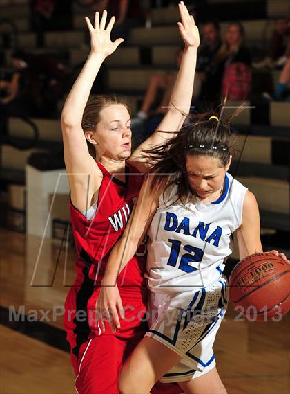 Thumbnail 1 in Dana Hills vs. Mount Si (MaxPreps Holiday Classic) photogallery.