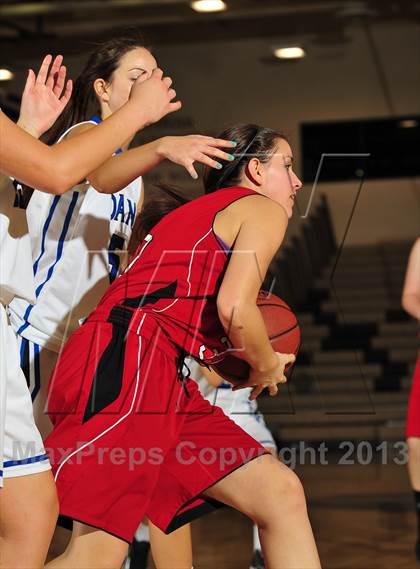 Thumbnail 1 in Dana Hills vs. Mount Si (MaxPreps Holiday Classic) photogallery.
