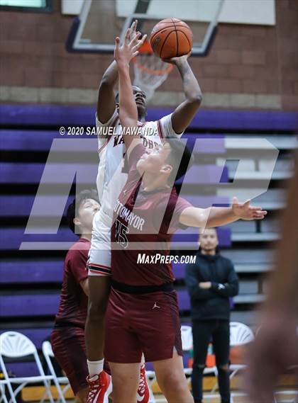 Thumbnail 2 in Sotomayor vs. St. Pius X-St. Matthias Academy (Greatest Showcase on Earth) photogallery.