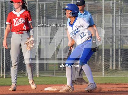 Thumbnail 3 in Clear Springs vs. Katy (UIL 6A D1 Softball Regional Semifinal) photogallery.