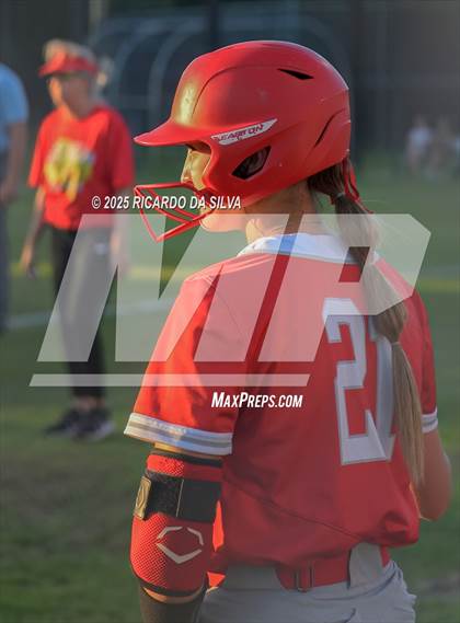 Thumbnail 3 in Clear Springs vs. Katy (UIL 6A D1 Softball Regional Semifinal) photogallery.