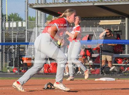 Thumbnail 3 in Clear Springs vs. Katy (UIL 6A D1 Softball Regional Semifinal) photogallery.