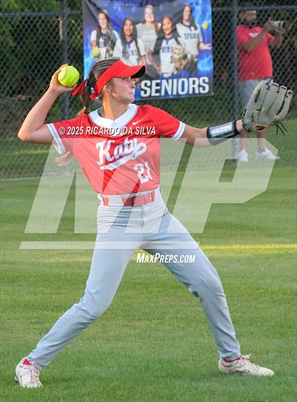 Thumbnail 3 in Clear Springs vs. Katy (UIL 6A D1 Softball Regional Semifinal) photogallery.