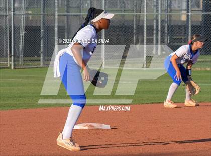 Thumbnail 3 in Clear Springs vs. Katy (UIL 6A D1 Softball Regional Semifinal) photogallery.