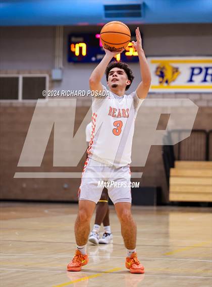 Thumbnail 2 in Selma vs. Reno photogallery.