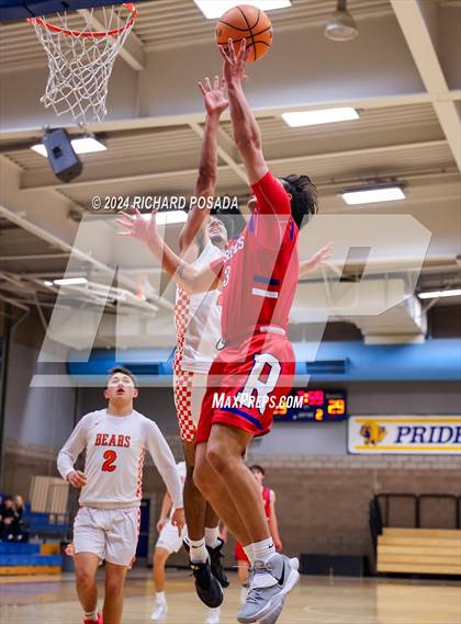 Thumbnail 2 in Selma vs. Reno photogallery.