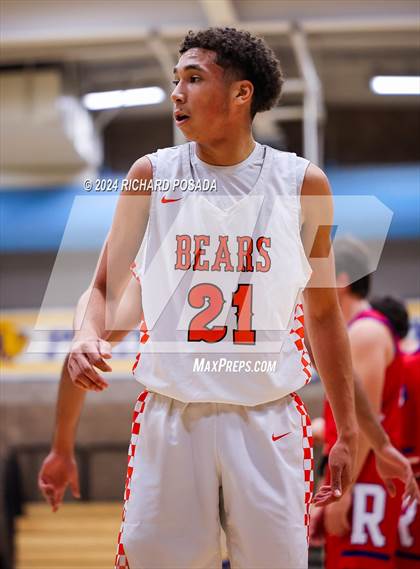 Thumbnail 3 in Selma vs. Reno photogallery.