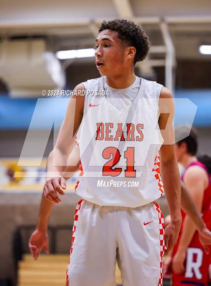 Thumbnail 1 in Selma vs. Reno photogallery.
