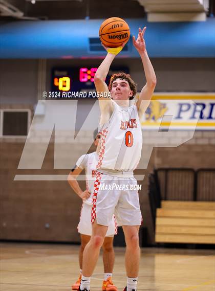 Thumbnail 2 in Selma vs. Reno photogallery.