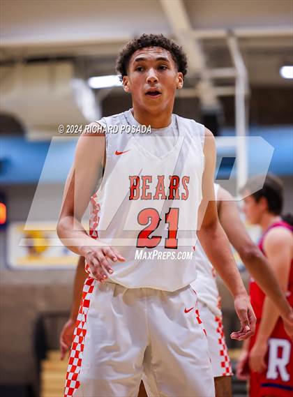 Thumbnail 2 in Selma vs. Reno photogallery.