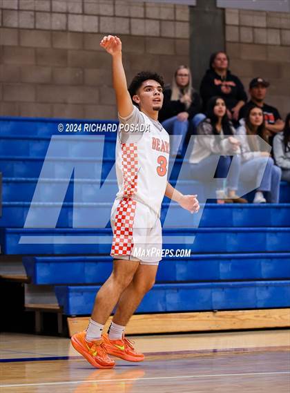 Thumbnail 1 in Selma vs. Reno photogallery.