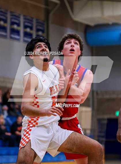 Thumbnail 3 in Selma vs. Reno photogallery.