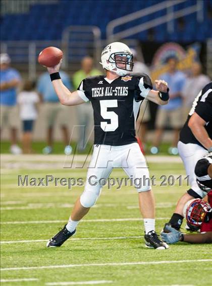 Thumbnail 2 in 2010 THSCA All-Star Football Game photogallery.