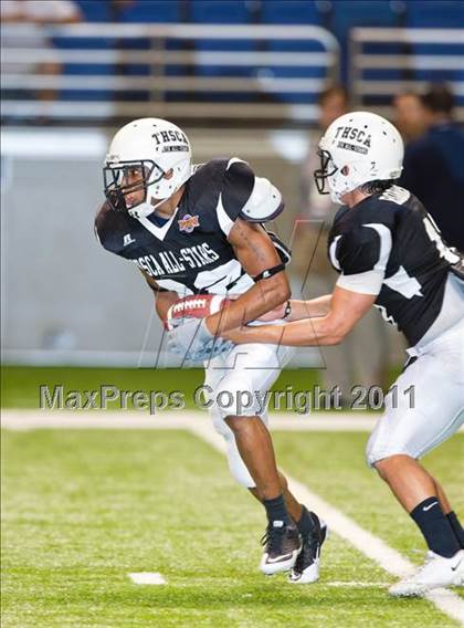 Thumbnail 3 in 2010 THSCA All-Star Football Game photogallery.
