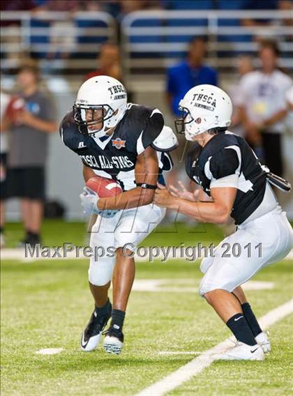Thumbnail 2 in 2010 THSCA All-Star Football Game photogallery.