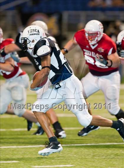 Thumbnail 2 in 2010 THSCA All-Star Football Game photogallery.