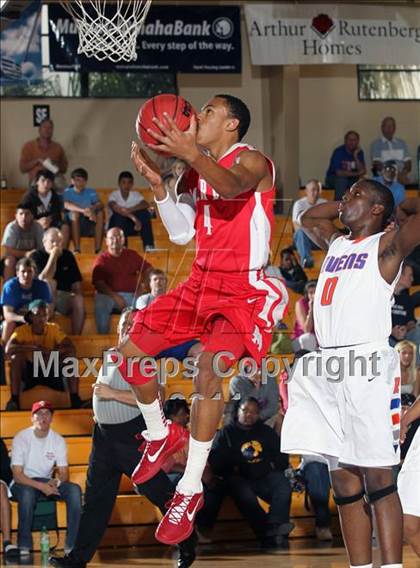 Thumbnail 2 in St. Raymond Boys vs. Mater Dei (City of Palms Classic) photogallery.