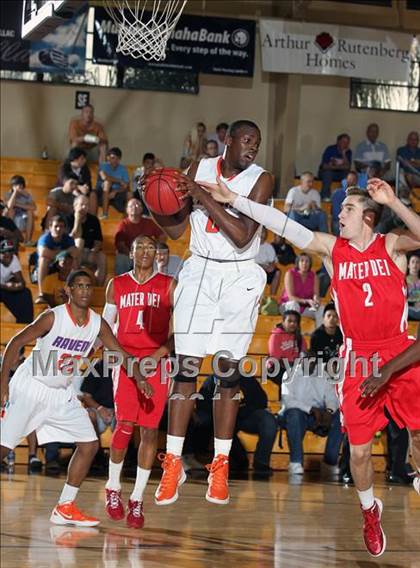 Thumbnail 3 in St. Raymond Boys vs. Mater Dei (City of Palms Classic) photogallery.