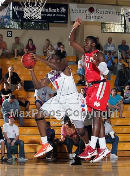 Thumbnail 1 in St. Raymond Boys vs. Mater Dei (City of Palms Classic) photogallery.