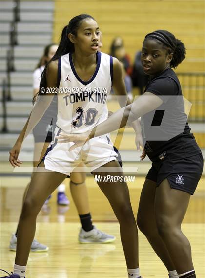 Thumbnail 3 in Tompkins vs Mayde Creek photogallery.